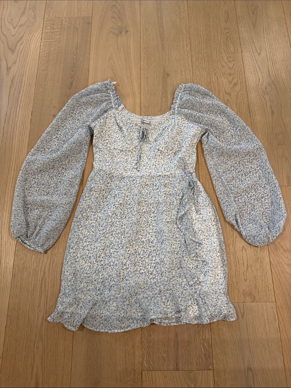 Hollister Light Blue Floral Puff-Sleeve Mini Dress Size Medium